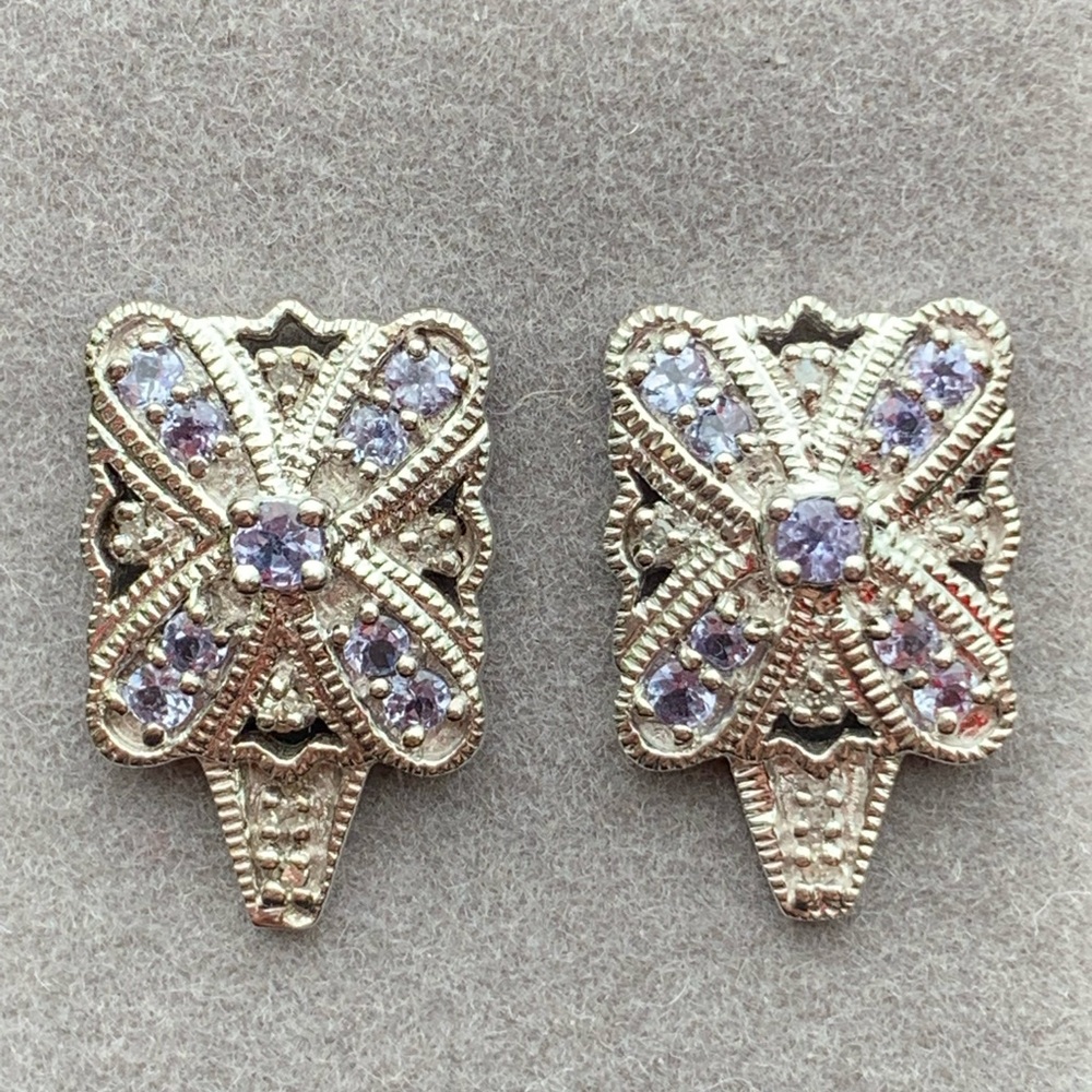 10 K white gold Tanzanite earrings